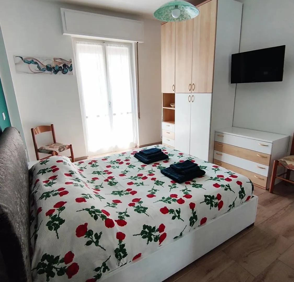 Renesmee Beach Apartment Pietra Ligure Italien
